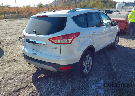 2016 Ford Escape Titanium z USA, uszkodzony, nr VIN 1FMCU9J91GUC53569